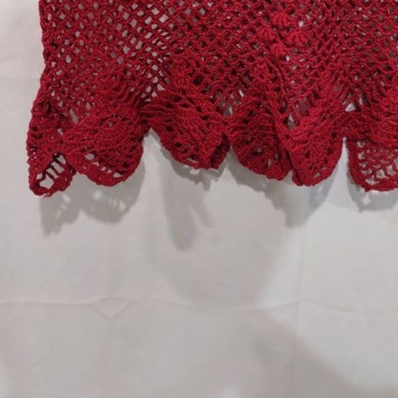 Red Crochet V Neck Tank Top with Scalloped Hem - Picture 4 of 5